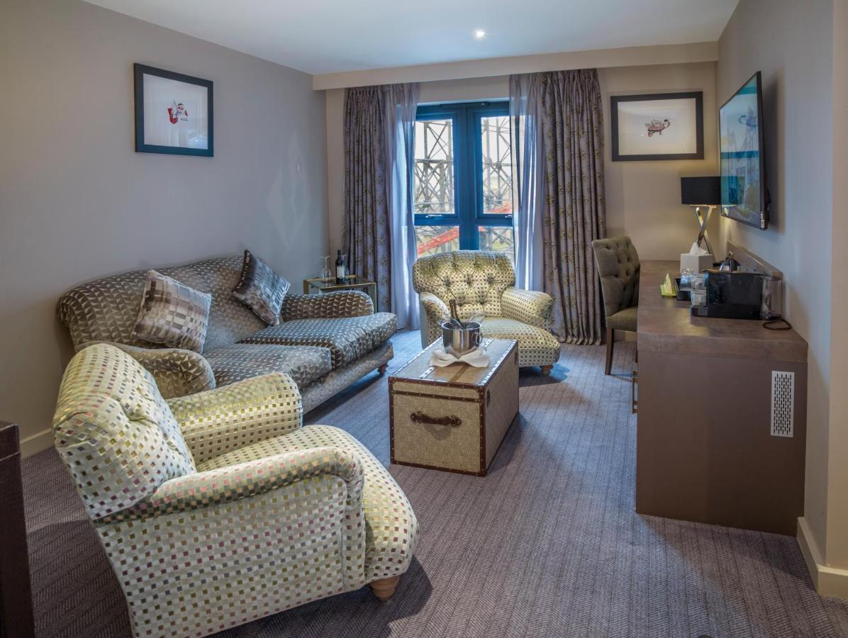 Boulevard Hotel Blackpool Esterno foto A suite at the hotel