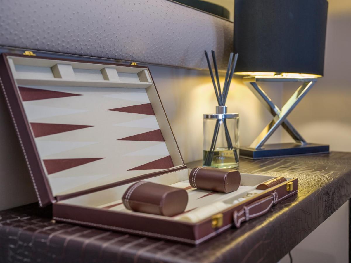 Boulevard Hotel Blackpool Esterno foto A backgammon set