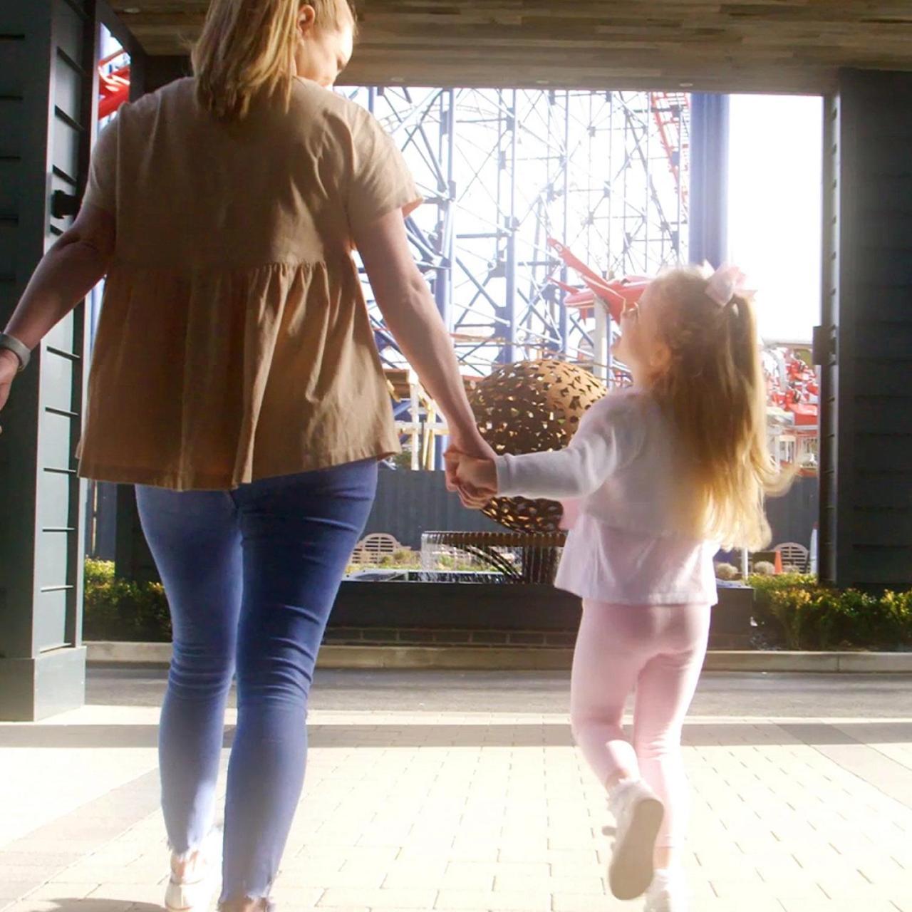 Boulevard Hotel Blackpool Esterno foto A mother and her daughter