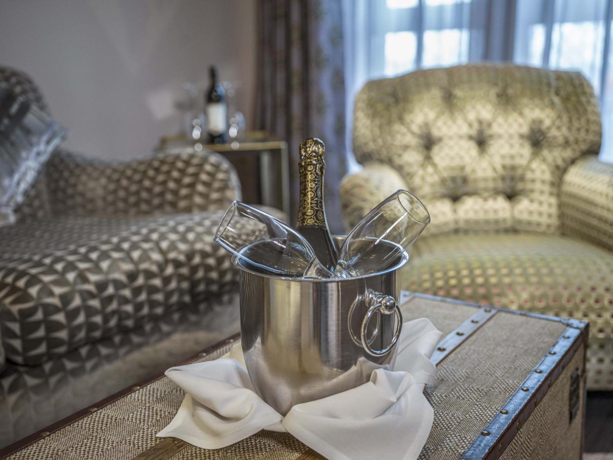 Boulevard Hotel Blackpool Esterno foto Champagne bucket