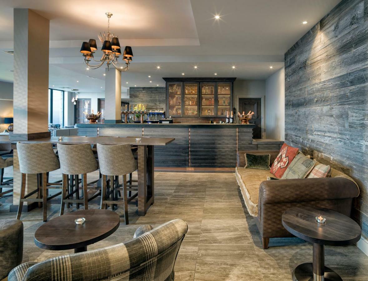 Boulevard Hotel Blackpool Esterno foto The bar at the Hotel de la Ville